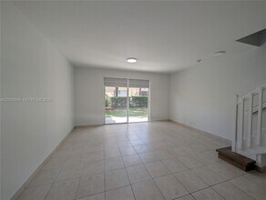 2143 Hacienda Ter in Weston, FL - Building Photo - Building Photo