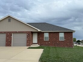 734 Ward Ave in Waterloo, IL - Building Photo