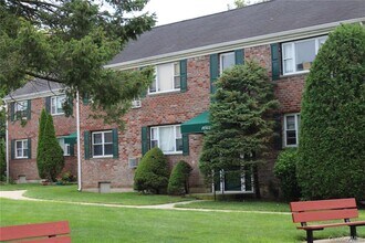 1065 Fenwood Dr in Valley Stream, NY - Building Photo - Building Photo