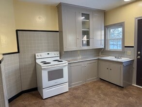 428 Main St in Whitinsville, MA - Foto de edificio - Building Photo