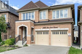 2385 Dress Cir Cres in Oshawa, ON - Building Photo - Building Photo