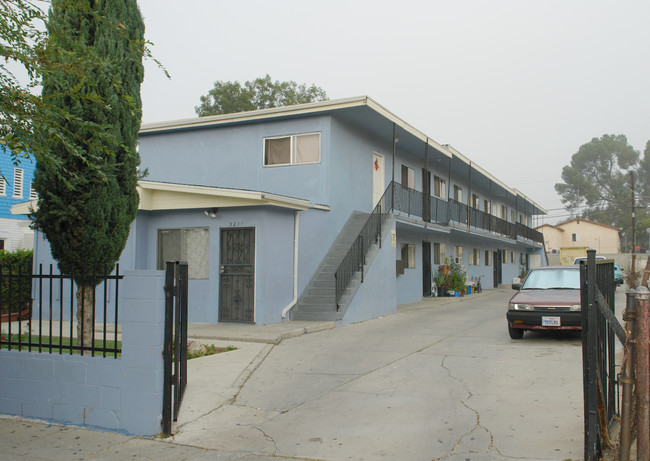 3211 Drew St in Los Angeles, CA - Building Photo - Building Photo