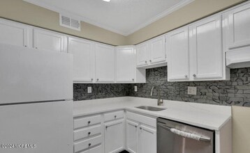 88 Greenwood Dr in Freehold, NJ - Building Photo - Building Photo