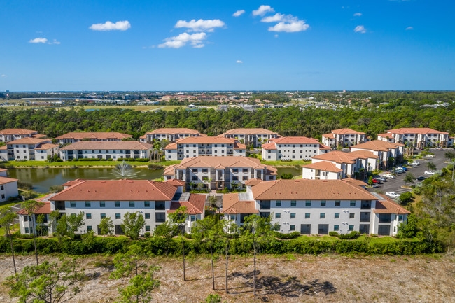 Portofino Cove in Ft. Myers, FL - Foto de edificio - Building Photo