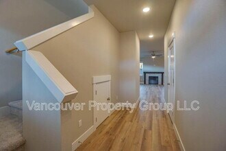 313 E Caribou Ct in La Center, WA - Building Photo - Building Photo