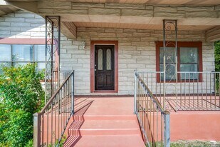 2739 SE Loop 410 Acc Rd in San Antonio, TX - Building Photo