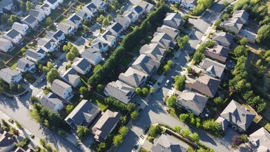 11031 Muirwood Way NE in Redmond, WA - Foto de edificio - Building Photo