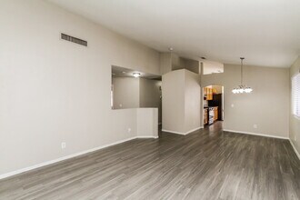 6376 Venus Vale Ct in Las Vegas, NV - Building Photo - Building Photo