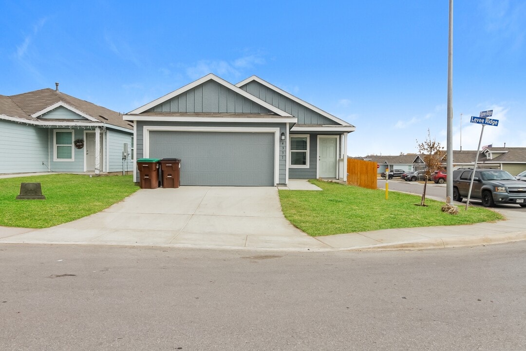 4331 Levee Rdg in San Antonio, TX - Building Photo
