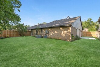 3411 Greenwood Dr in Sugar Land, TX - Building Photo - Building Photo