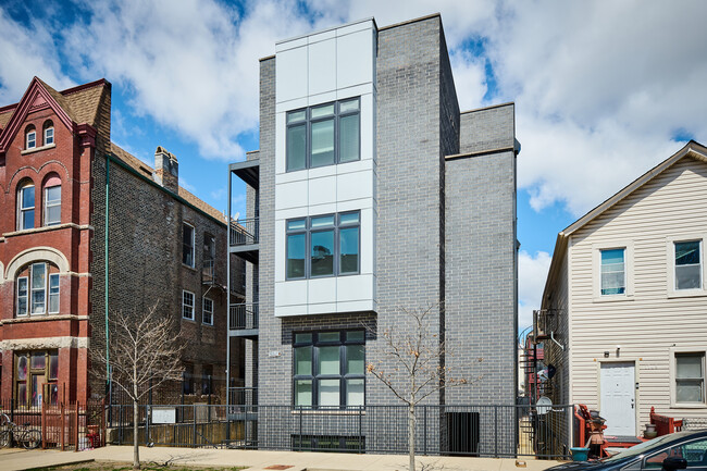 1752 W 18th Pl