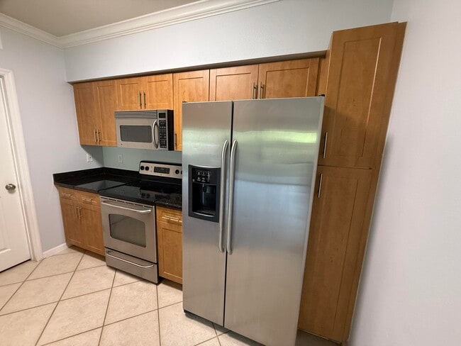 6556 Emerald Dunes Dr in Royal Palm Beach, FL - Building Photo - Building Photo