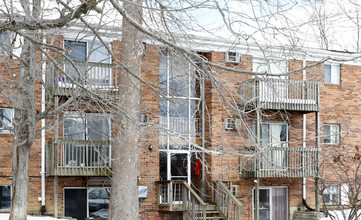 The Oaks Apartments in Bethel, OH - Building Photo - Building Photo