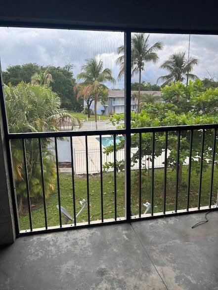 617 Ixoria Ave, Unit 15 in Fort Pierce, FL - Building Photo - Building Photo