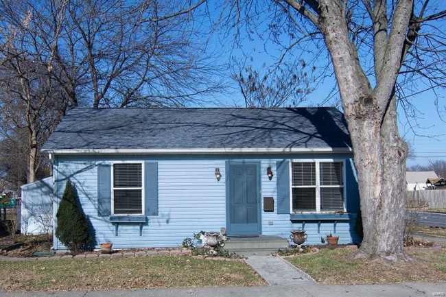 property at 218 E 4th St