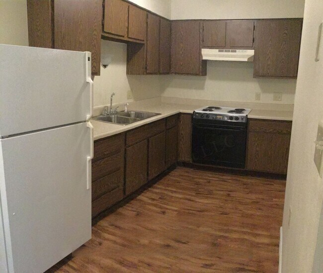 107 N East St in Calhoun, MO - Building Photo - Building Photo