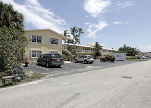 Longview House Apartments in Fort Lauderdale, FL - Building Photo - Building Photo