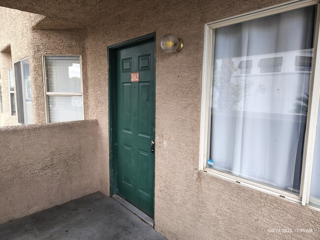 6552 Wilma Ave, Unit 202 in Las Vegas, NV - Building Photo - Building Photo