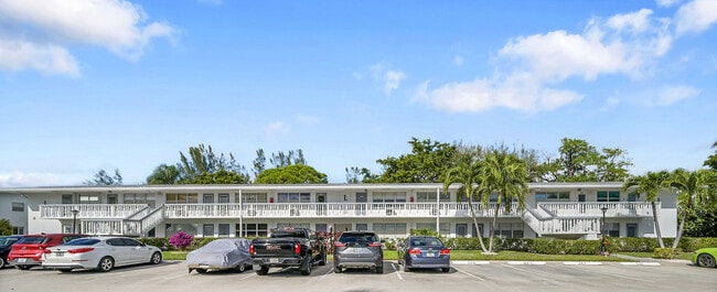 371 Durham Cir in Deerfield Beach, FL - Building Photo - Building Photo