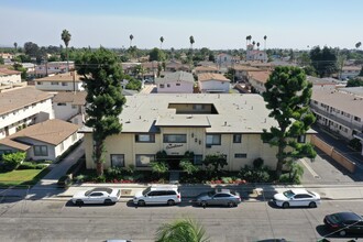 10518-10524 Western Ave in Downey, CA - Building Photo - Building Photo