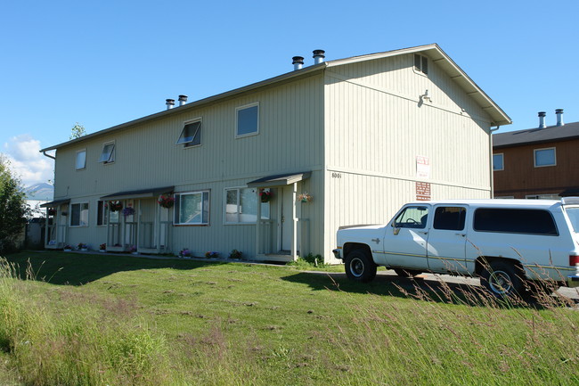 8001-8011 Briarwood St in Anchorage, AK - Building Photo - Building Photo