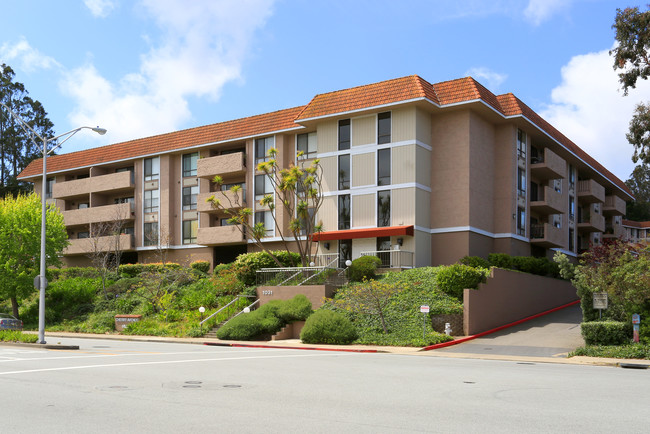 Cherry Avenue Villas in San Bruno, CA - Building Photo - Building Photo