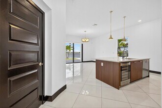 15800 NW 88th Ave in Miami Lakes, FL - Building Photo - Building Photo