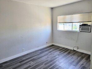 3741 52nd St, Unit B in San Diego, CA - Foto de edificio - Building Photo