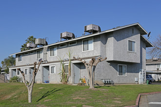 Orchard Apartments in Parlier, CA - Building Photo - Building Photo