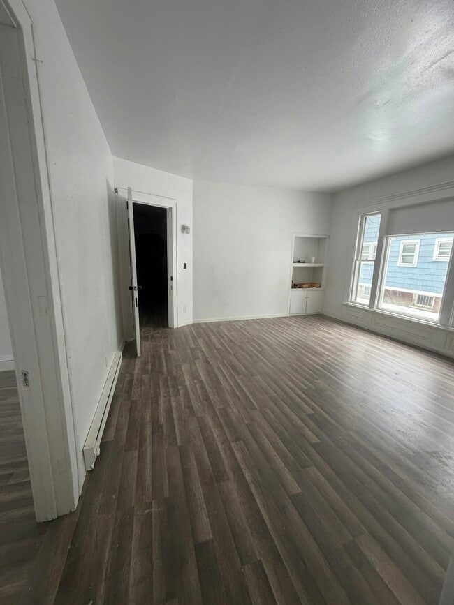 property at 2618 Collingwood Blvd