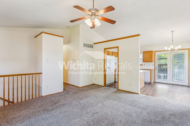 4052 Farmstead St in Wichita, KS - Foto de edificio - Building Photo