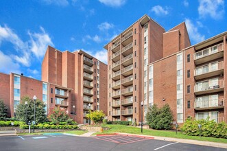 Columbia Pointe in Columbia, MD - Building Photo - Building Photo