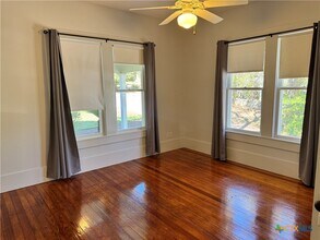 713 Burleson St in San Marcos, TX - Building Photo - Building Photo