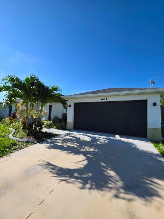3614 NW 43rd St in Cape Coral, FL - Building Photo
