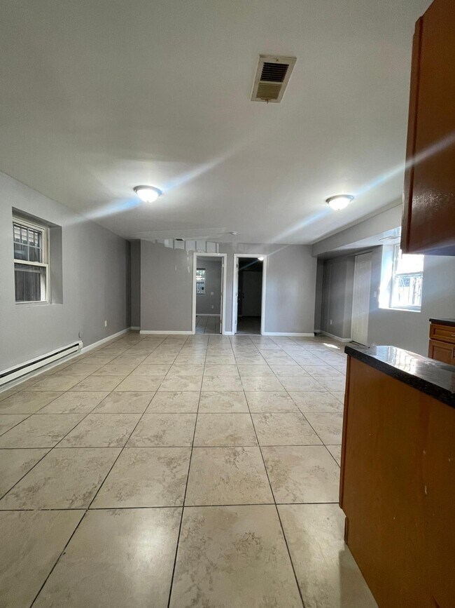 261 Halladay St in Jersey City, NJ - Building Photo - Building Photo