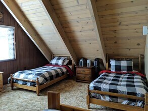 13444 Davos Dr in Truckee, CA - Building Photo - Building Photo