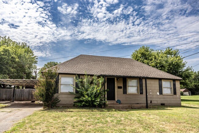 property at 411 N 6th St