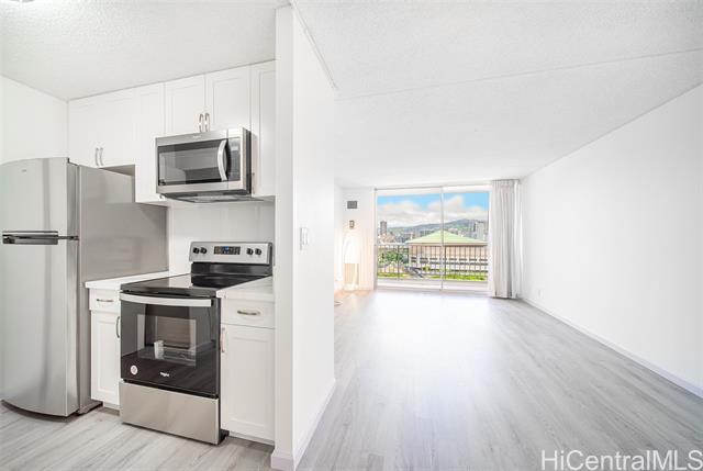 property at 400 Hobron Ln