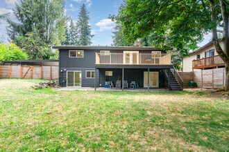 8428 NE 132nd Pl in Kirkland, WA - Building Photo - Building Photo