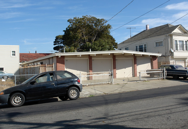 1105 Chanslor Ave in Richmond, CA - Building Photo - Building Photo