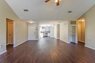 5410 Village Springs Dr in Humble, TX - Building Photo - Building Photo