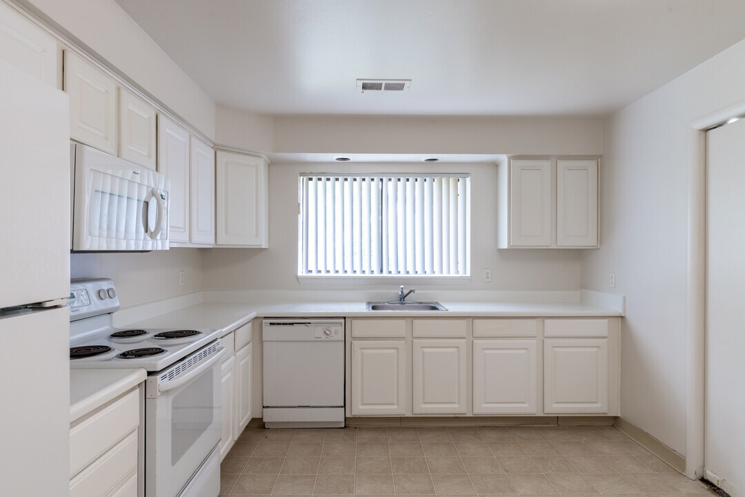 Legacy Place Apartments - Southfield, MI in Southfield, MI - Building Photo