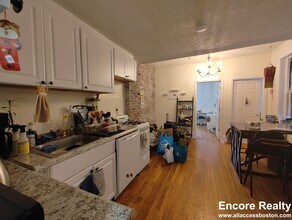 93 West Cedar St in Boston, MA - Foto de edificio - Building Photo