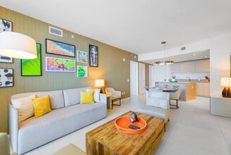 4111 S Ocean Dr in Hollywood, FL - Building Photo - Building Photo