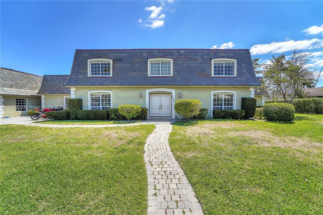 4440 NE 23rd Ave in Lighthouse Point, FL - Foto de edificio