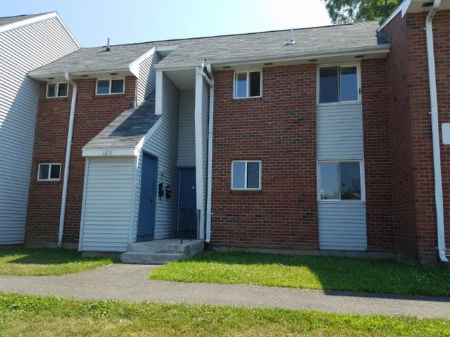 121 Hillcrest Ave in West Hartford, CT - Foto de edificio - Building Photo