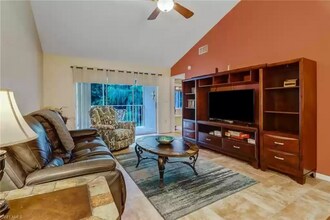 5675 Whitaker Rd in Naples, FL - Building Photo - Building Photo