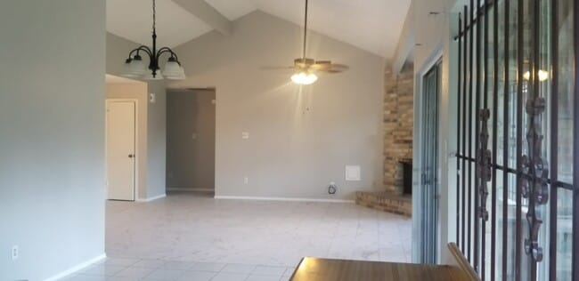 property at 527 Oakdale Dr