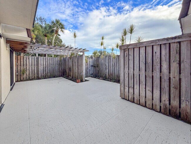 306 3rd Ln in Palm Beach Gardens, FL - Building Photo - Building Photo