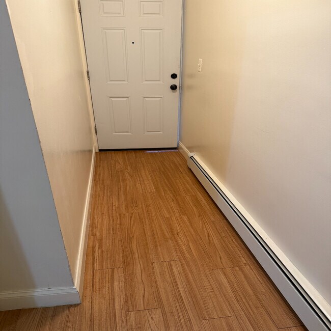 32 Armstrong Ave, Unit 1 in Jersey City, NJ - Foto de edificio - Building Photo